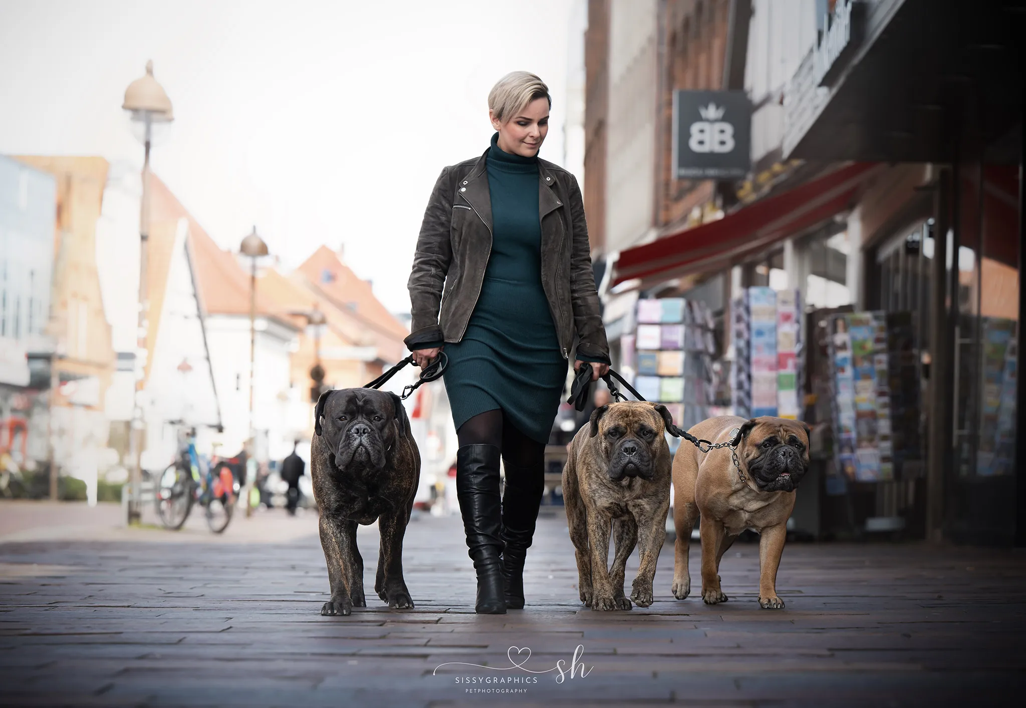 Katarina Ringsdorff in einer Trainingssituation mit einem Hund
